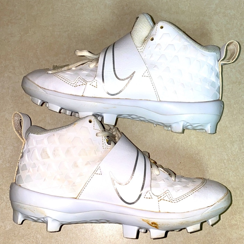 MIKE TROUT Nike Youth Baseball Cleats gently worn